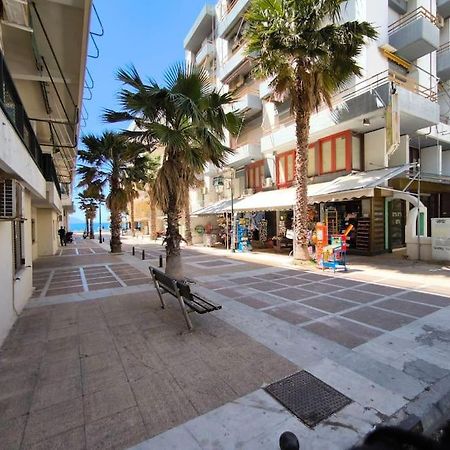 Apartment 50 Meters From The Beach Loutraki  Eksteriør bilde