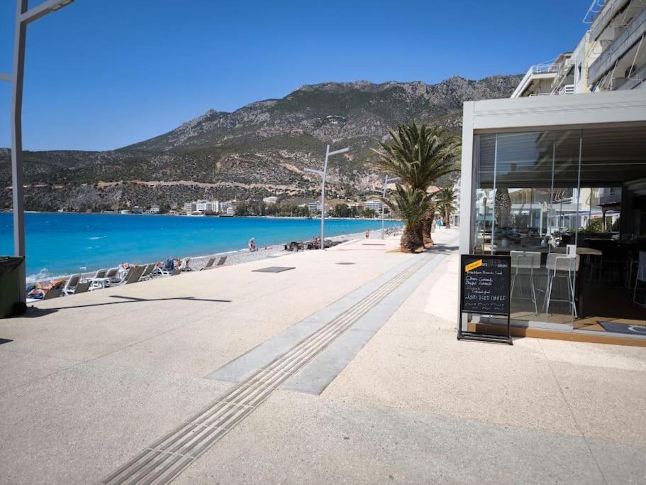 Apartment 50 Meters From The Beach Loutraki  Eksteriør bilde