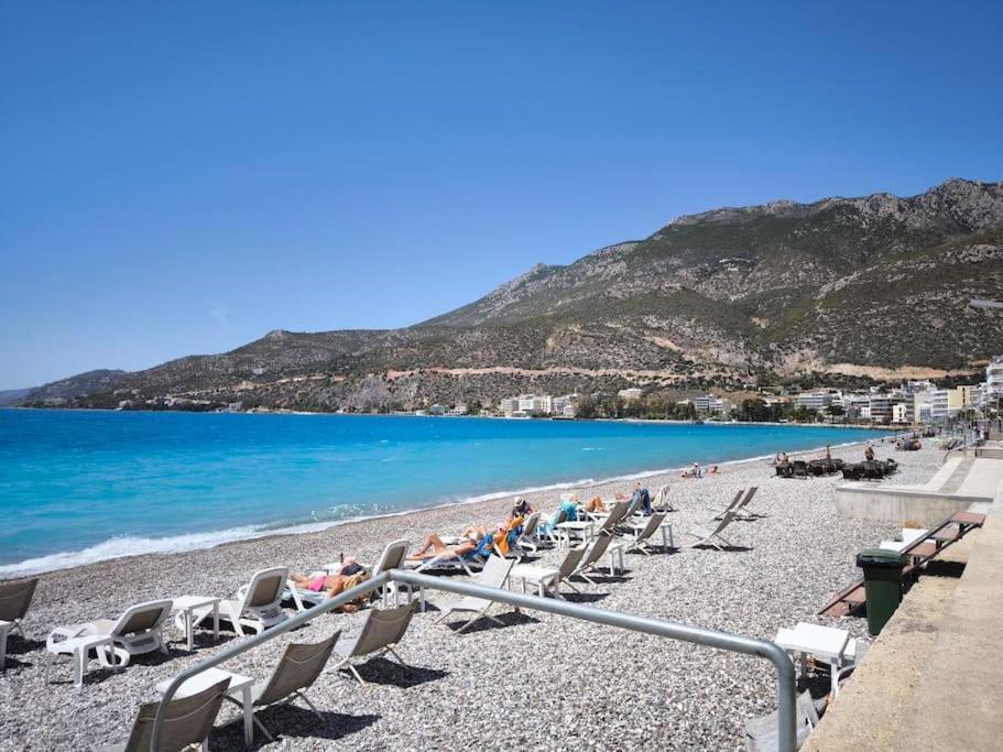 Apartment 50 Meters From The Beach Loutraki  Eksteriør bilde